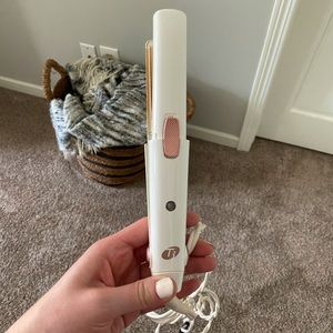 T3 SinglePass Compact Travel Straightener